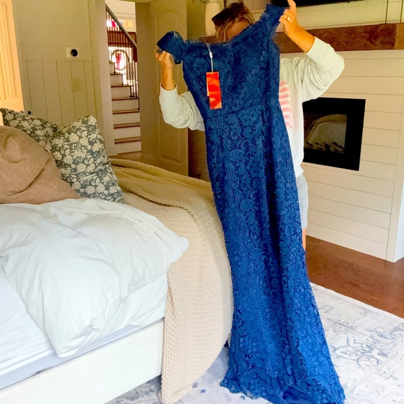 Dresses & Skirts - Size 4 custom dress new with tags.